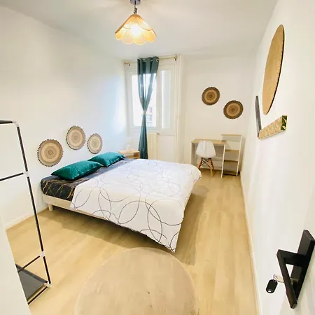 Spacious - Private T6, South, Tram *